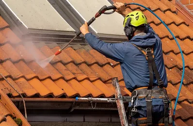 Démoussage et hydrofuge de toiture à Pompogne